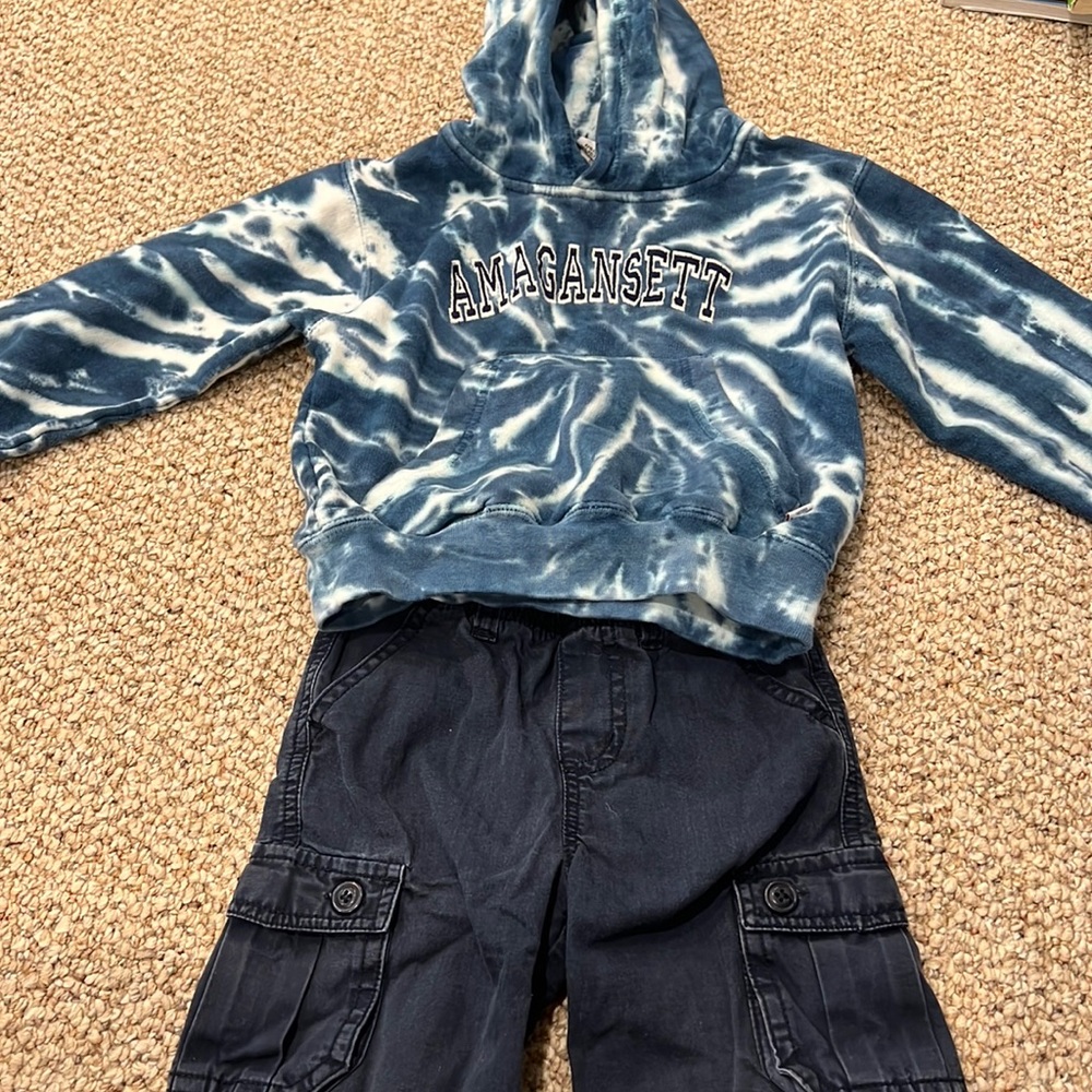 8/$25 😎 Amagansett tie-dye hoodie size Small fits like a 2-3T